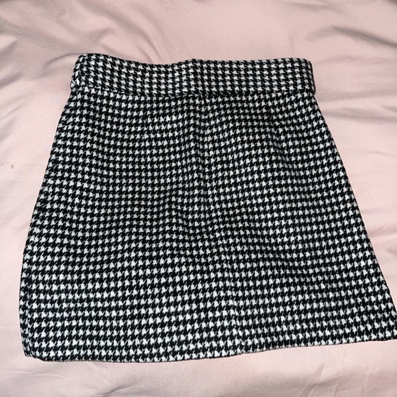 wool with satin lining belted skirt - Picture 2 of 4